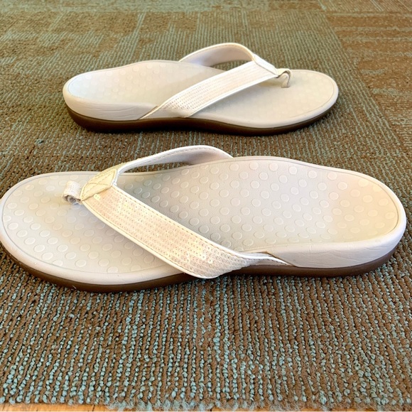 Vionic Orthaheel Cream Iridescent Sequins Tide Toe Post Thong Sandals size 8 39 - Picture 6 of 12